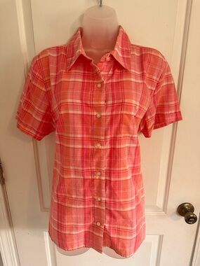chic Coral Pink Plaid Short-Sleeve Button-Up Blouse